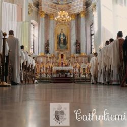У Мінску ў Вялікі чацвер арцыбіскуп Станеўскі ўзначаліў святую Імшу Хрызма